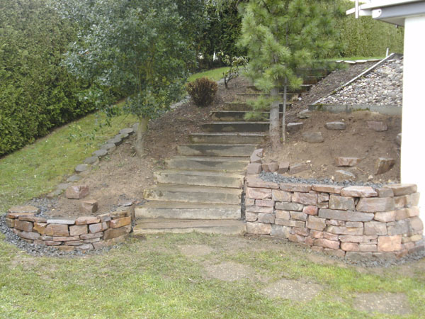 Fertiggestellte Trockenmauer